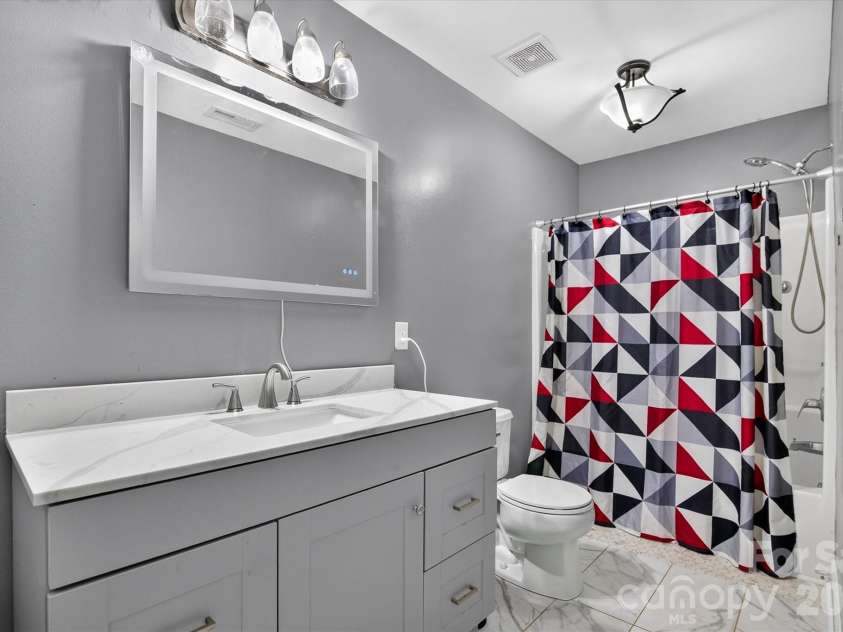 442 Tribune Drive, Charlotte, NC 28214.  MLS# CAR4399669, YatesRealty ID 35170. 