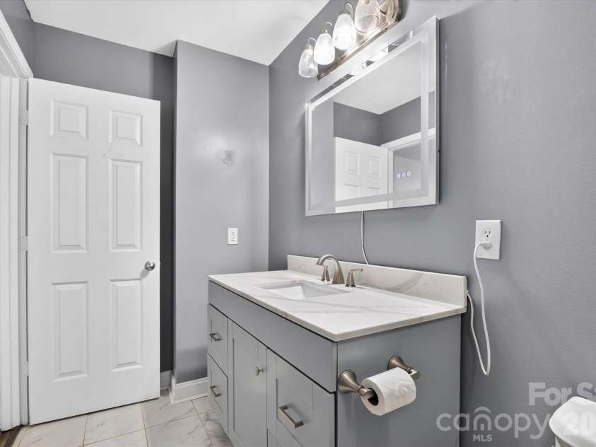 442 Tribune Drive, Charlotte, NC 28214.  MLS# CAR4399669, YatesRealty ID 35170. 