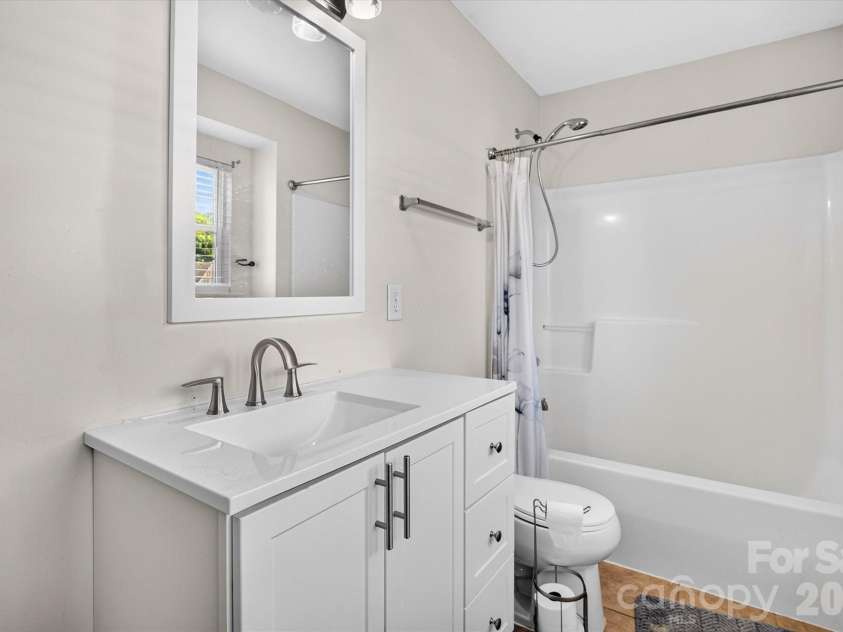442 Tribune Drive, Charlotte, NC 28214.  MLS# CAR4399669, YatesRealty ID 35170. 