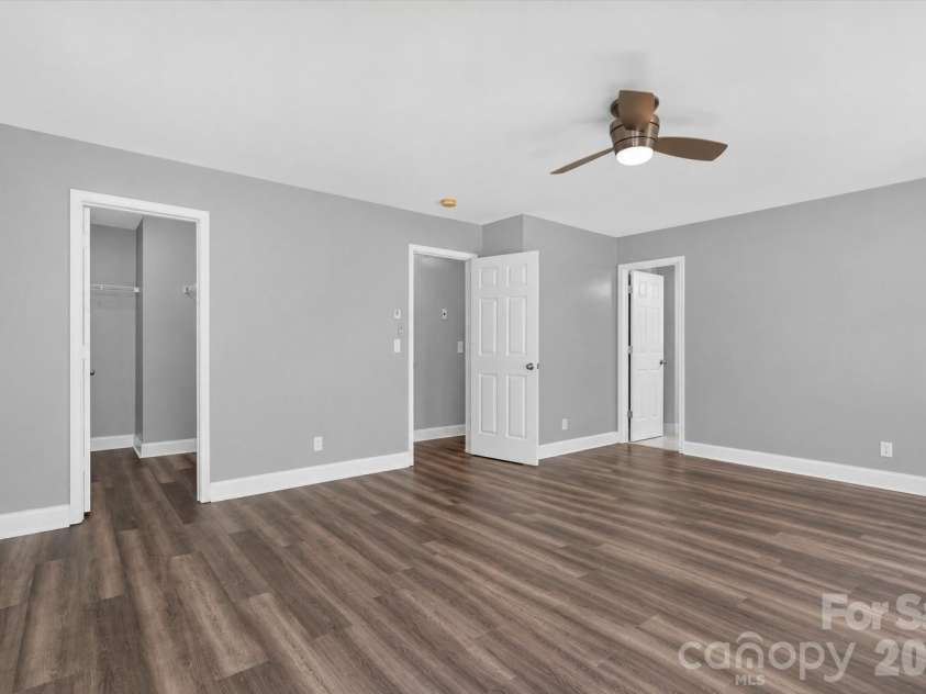 442 Tribune Drive, Charlotte, NC 28214.  MLS# CAR4399669, YatesRealty ID 35170. 