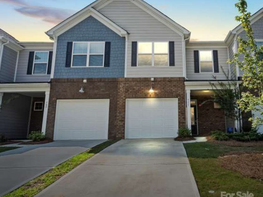 711 Still Oak Trail, Fort Mill, SC 29708.  MLS# CAR4291084, YatesRealty ID 35170. 