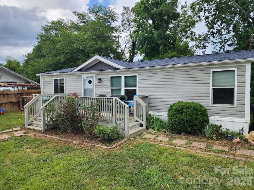 345 Hyatt Street, Waynesville, NC 28786.  MLS# CAR4399668, YatesRealty ID 35171. 