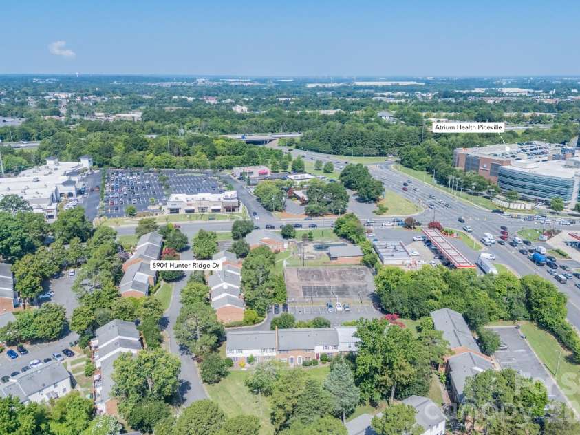 8904 Hunter Ridge Drive, Charlotte, NC 28226.  MLS# CAR4400418, YatesRealty ID 35172. 