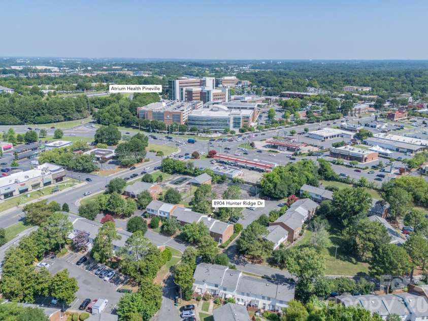 8904 Hunter Ridge Drive, Charlotte, NC 28226.  MLS# CAR4400418, YatesRealty ID 35172. 