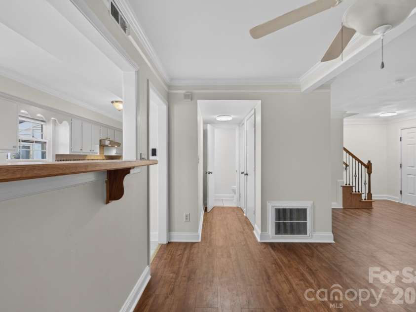 8904 Hunter Ridge Drive, Charlotte, NC 28226.  MLS# CAR4400418, YatesRealty ID 35172. 
