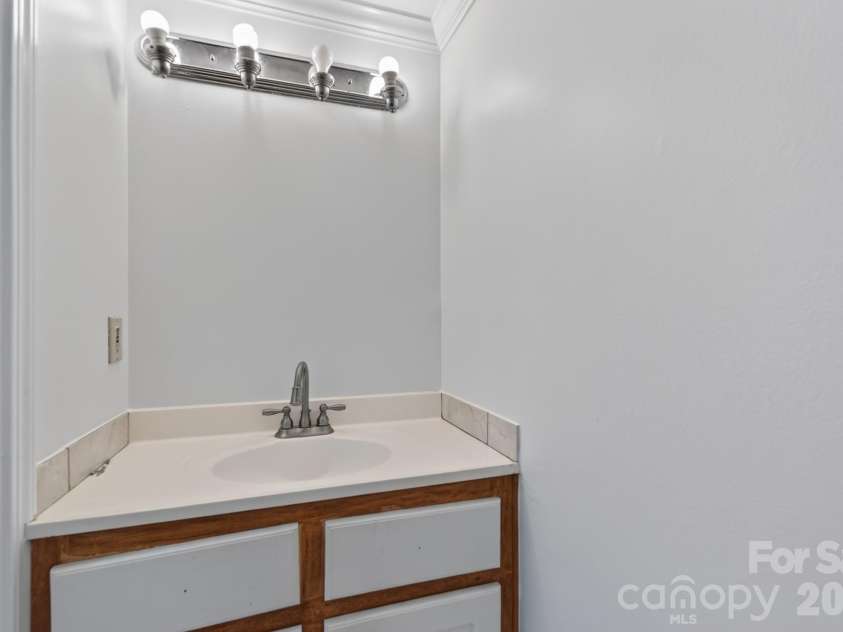 8904 Hunter Ridge Drive, Charlotte, NC 28226.  MLS# CAR4400418, YatesRealty ID 35172. 
