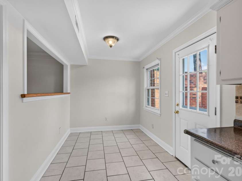 8904 Hunter Ridge Drive, Charlotte, NC 28226.  MLS# CAR4400418, YatesRealty ID 35172. 
