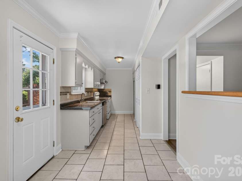 8904 Hunter Ridge Drive, Charlotte, NC 28226.  MLS# CAR4400418, YatesRealty ID 35172. 