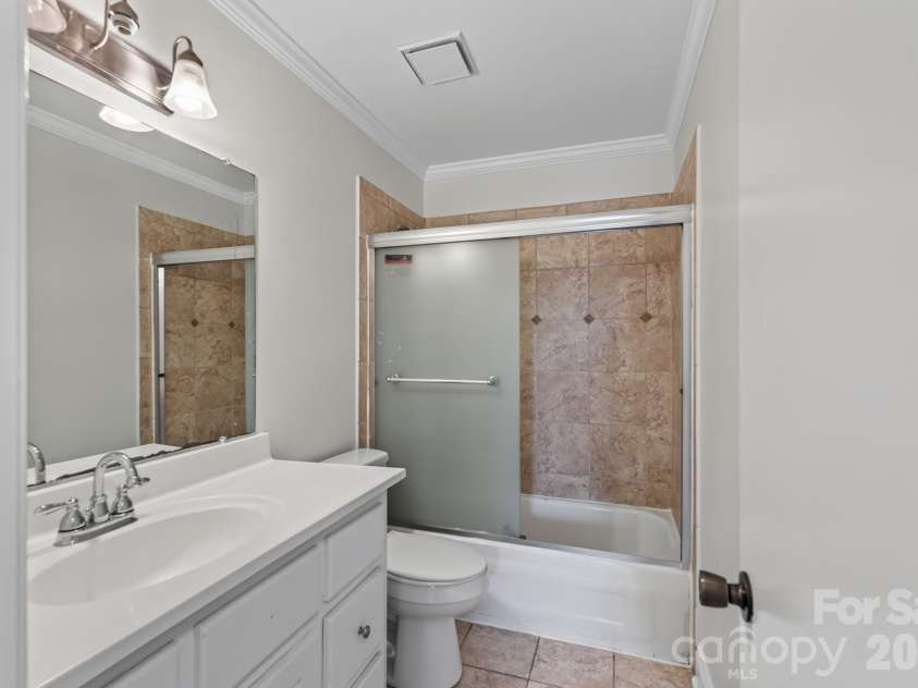 8904 Hunter Ridge Drive, Charlotte, NC 28226.  MLS# CAR4400418, YatesRealty ID 35172. 