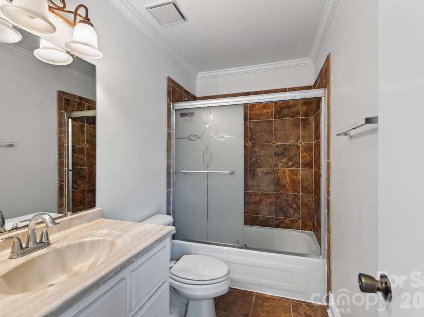 8904 Hunter Ridge Drive, Charlotte, NC 28226.  MLS# CAR4400418, YatesRealty ID 35172. 