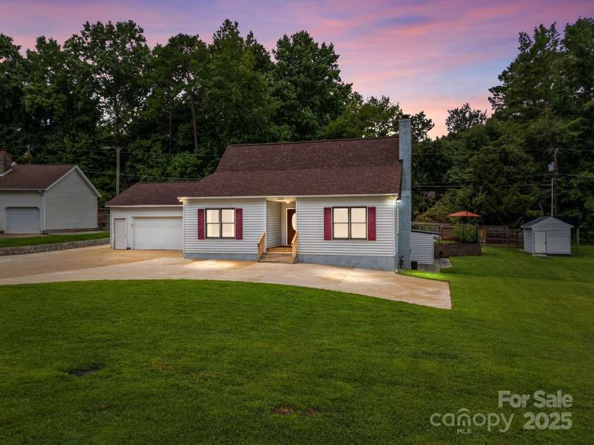 535 Brook Circle, Salisbury, NC 28147.  MLS# CAR4291683, YatesRealty ID 35173. 