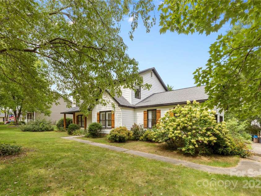 2359 Fernridge Lane, Matthews, NC 28105.  MLS# CAR4296338, YatesRealty ID 35175. 