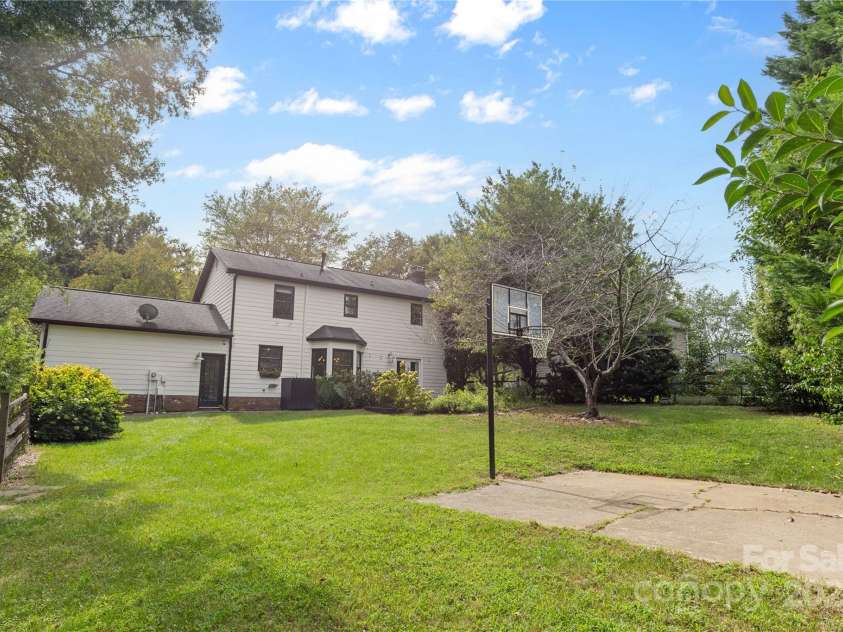 2359 Fernridge Lane, Matthews, NC 28105.  MLS# CAR4296338, YatesRealty ID 35175. 