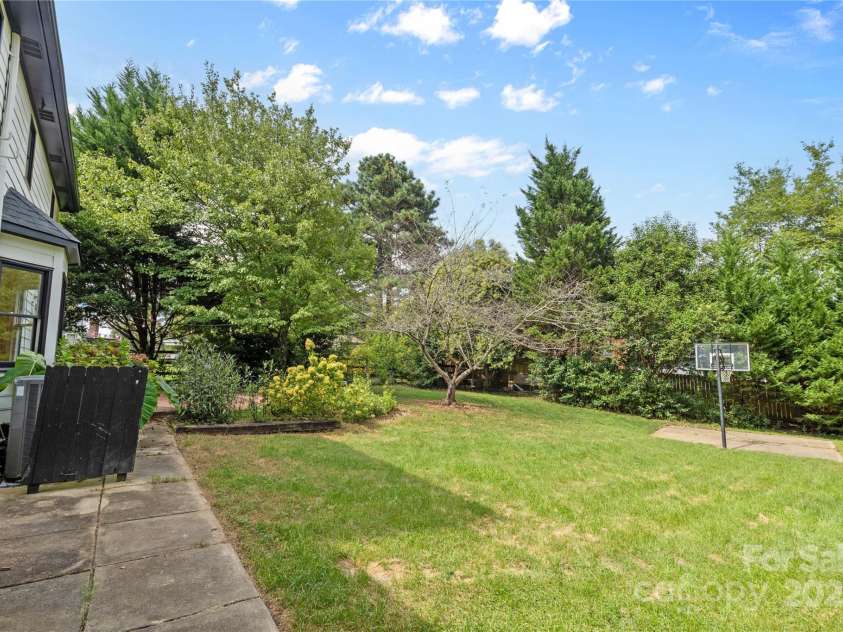 2359 Fernridge Lane, Matthews, NC 28105.  MLS# CAR4296338, YatesRealty ID 35175. 