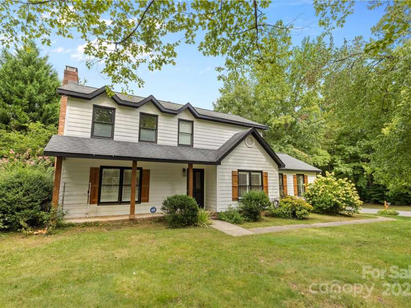 2359 Fernridge Lane, Matthews, NC 28105.  MLS# CAR4296338, YatesRealty ID 35175. 