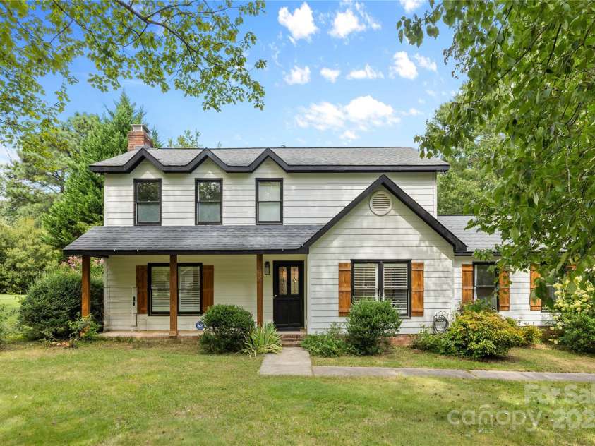 2359 Fernridge Lane, Matthews, NC 28105.  MLS# CAR4296338, YatesRealty ID 35175. Welcome Home!