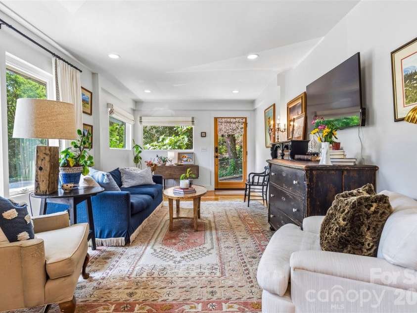9 Bramlett Court, Asheville, NC 28806.  MLS# CAR4395121, YatesRealty ID 35178. 
