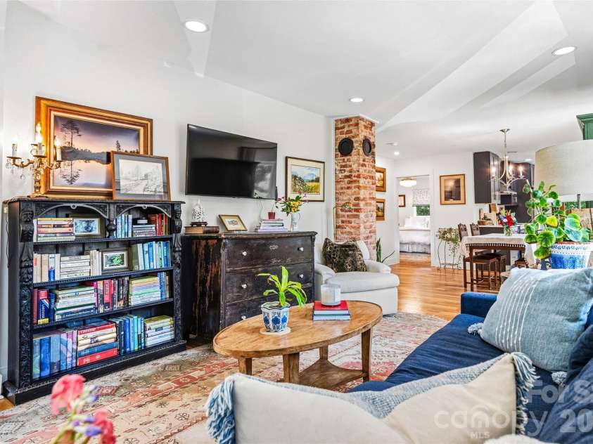 9 Bramlett Court, Asheville, NC 28806.  MLS# CAR4395121, YatesRealty ID 35178. 