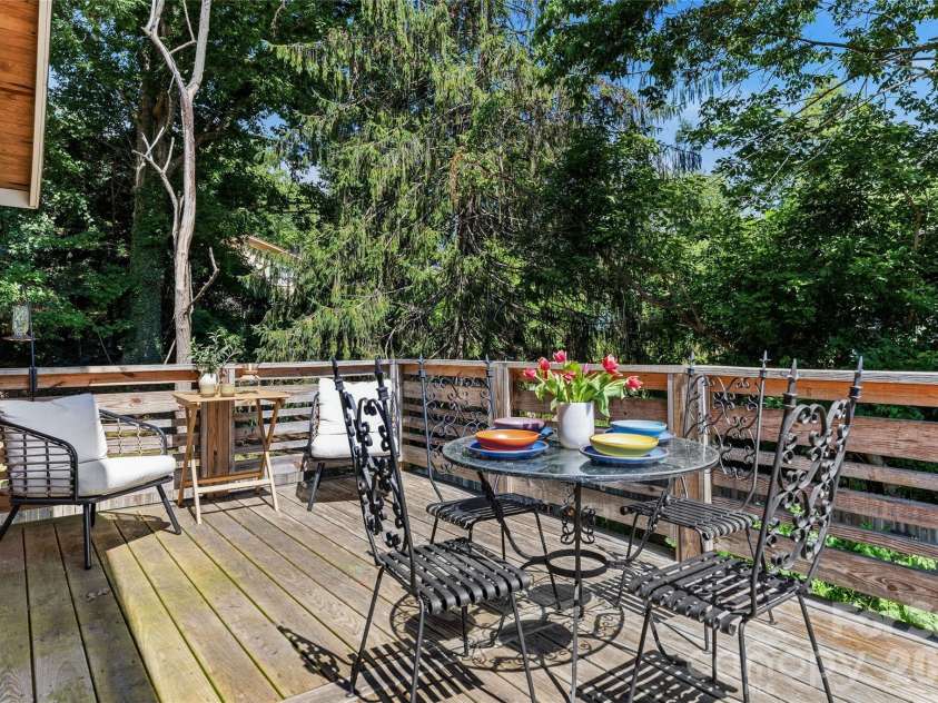 9 Bramlett Court, Asheville, NC 28806.  MLS# CAR4395121, YatesRealty ID 35178. 
