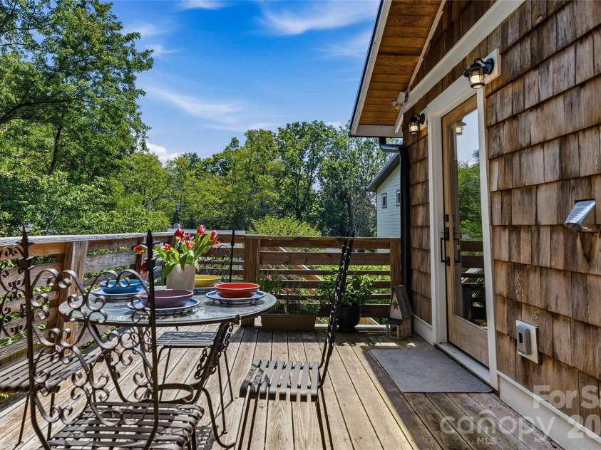 9 Bramlett Court, Asheville, NC 28806.  MLS# CAR4395121, YatesRealty ID 35178. 