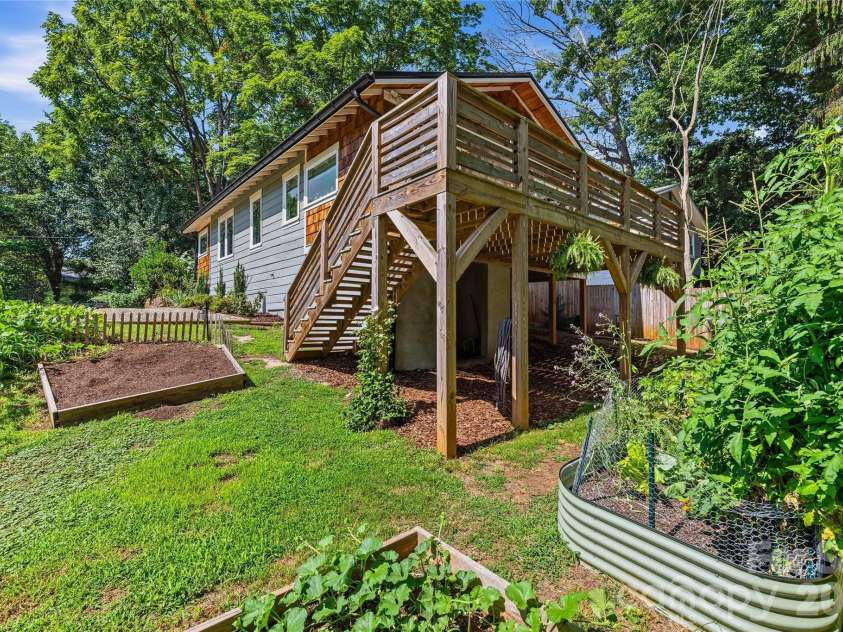 9 Bramlett Court, Asheville, NC 28806.  MLS# CAR4395121, YatesRealty ID 35178. 