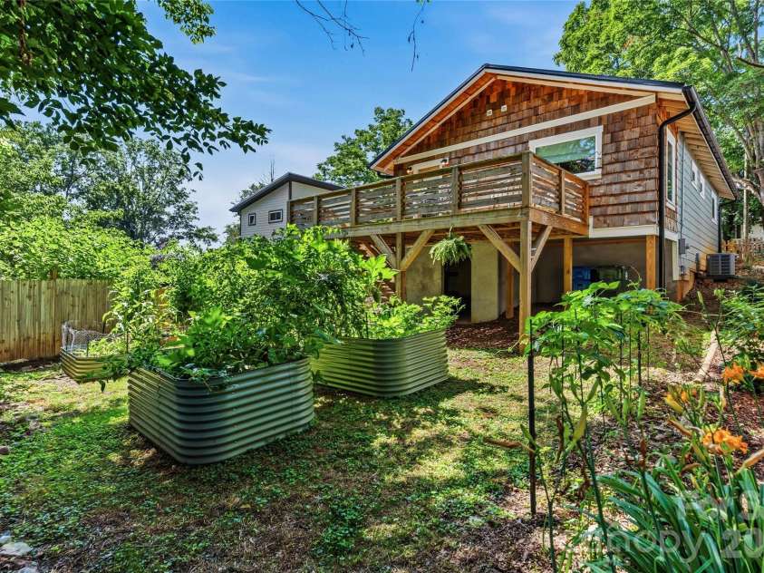 9 Bramlett Court, Asheville, NC 28806.  MLS# CAR4395121, YatesRealty ID 35178. 