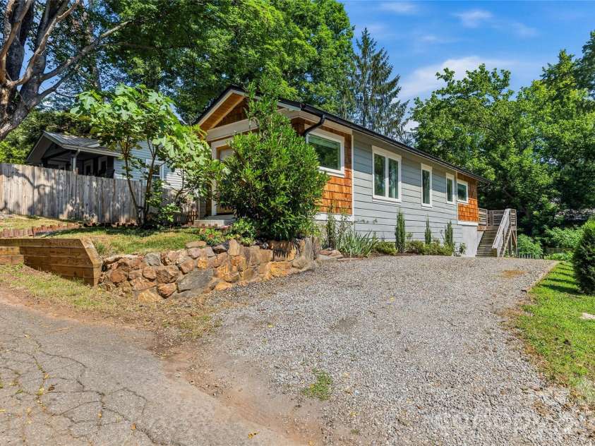 9 Bramlett Court, Asheville, NC 28806.  MLS# CAR4395121, YatesRealty ID 35178. 