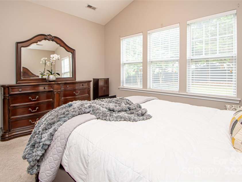 1304 Hammond Drive, Matthews, NC 28104.  MLS# CAR4289599, YatesRealty ID 35179. 