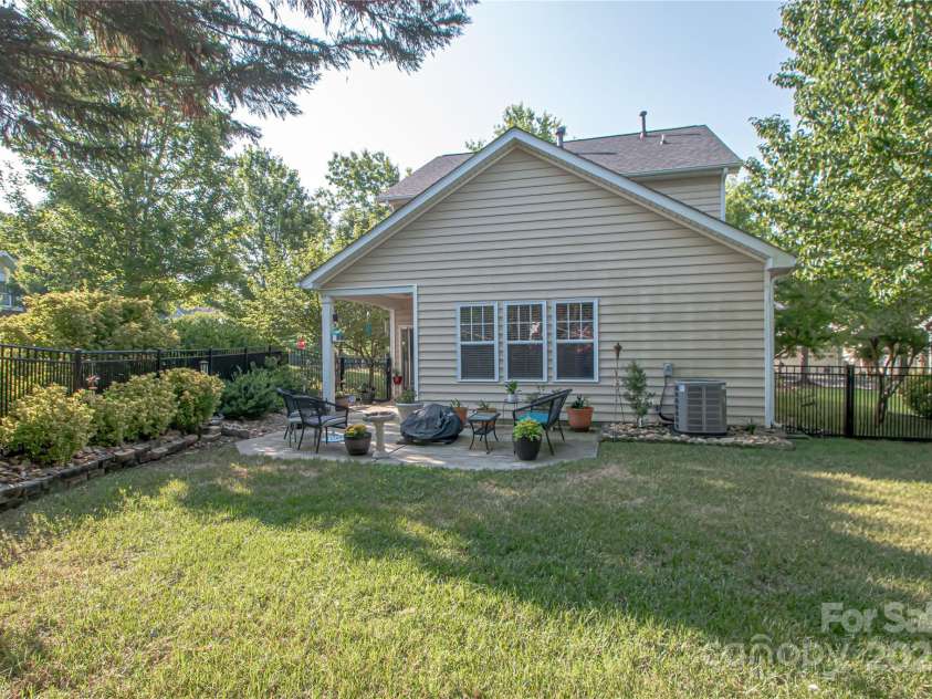 1304 Hammond Drive, Matthews, NC 28104.  MLS# CAR4289599, YatesRealty ID 35179. Backyard Fenced