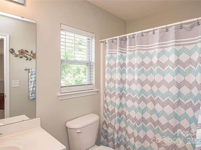 1304 Hammond Drive, Matthews, NC 28104.  MLS# CAR4289599, YatesRealty ID 35179. Guest Bath