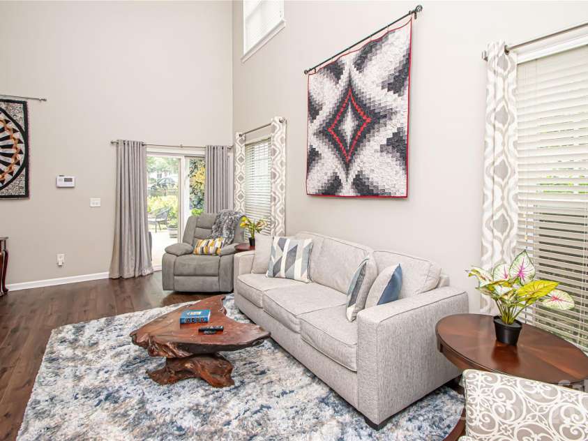 1304 Hammond Drive, Matthews, NC 28104.  MLS# CAR4289599, YatesRealty ID 35179. Living Room