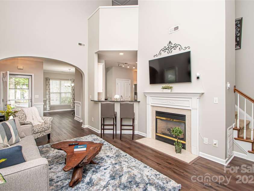 1304 Hammond Drive, Matthews, NC 28104.  MLS# CAR4289599, YatesRealty ID 35179. Living Room