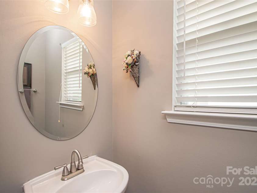1304 Hammond Drive, Matthews, NC 28104.  MLS# CAR4289599, YatesRealty ID 35179. Powder Room