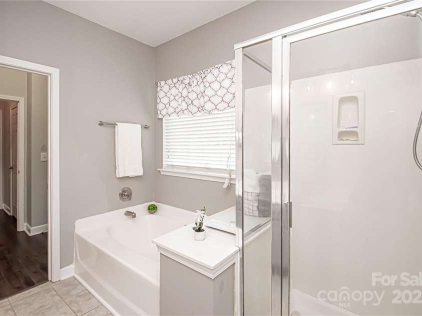 1304 Hammond Drive, Matthews, NC 28104.  MLS# CAR4289599, YatesRealty ID 35179. Primary Bathroom