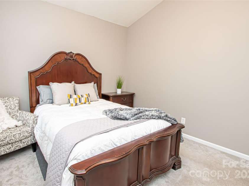 1304 Hammond Drive, Matthews, NC 28104.  MLS# CAR4289599, YatesRealty ID 35179. Primary Room
