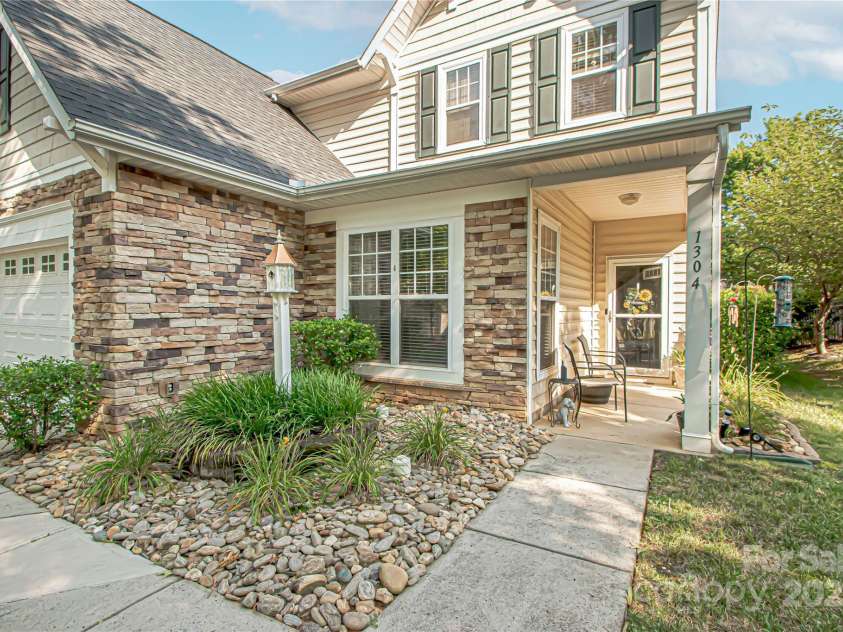 1304 Hammond Drive, Matthews, NC 28104.  MLS# CAR4289599, YatesRealty ID 35179. Welcome Home