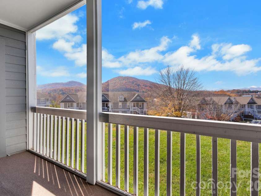 4603 Breakers Lane, Asheville, NC 28806.  MLS# CAR4315924, YatesRealty ID 3518. 