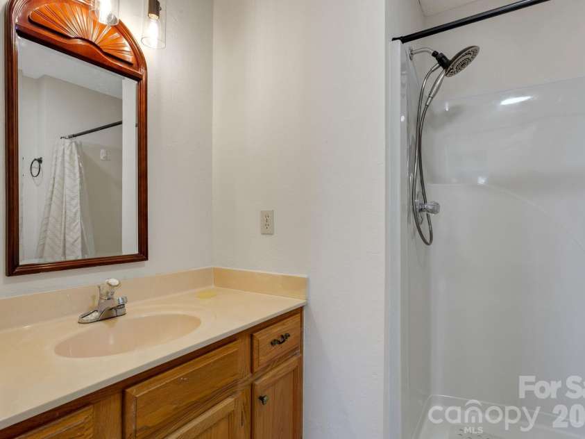 4603 Breakers Lane, Asheville, NC 28806.  MLS# CAR4315924, YatesRealty ID 3518. Bath