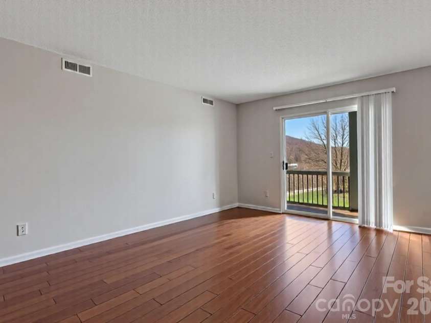 4603 Breakers Lane, Asheville, NC 28806.  MLS# CAR4315924, YatesRealty ID 3518. Living Room