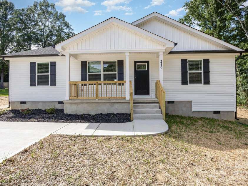 210 Pinecrest Street, Salisbury, NC 28147.  MLS# CAR4283677, YatesRealty ID 35181. 