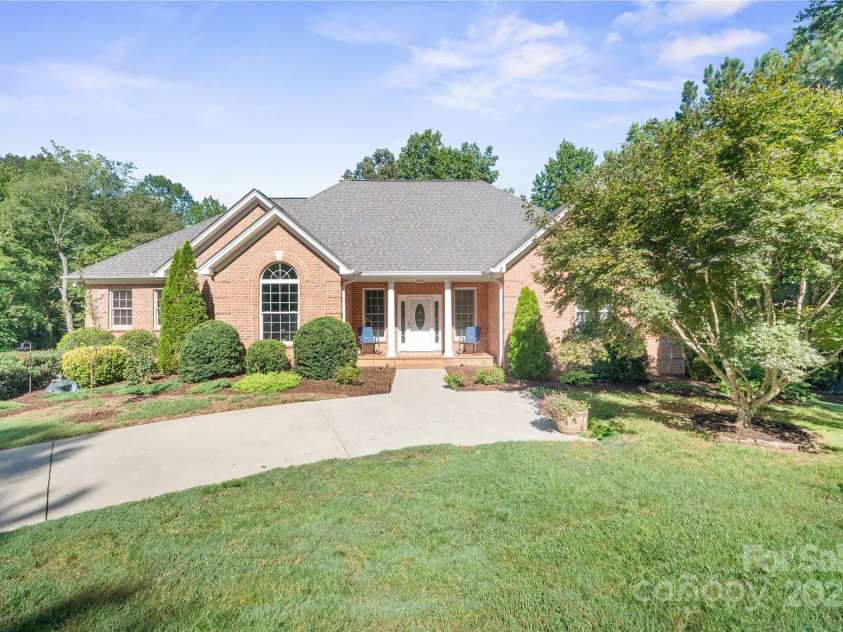 5025 Woodwinds Drive, Hickory, NC 28601.  MLS# CAR4294677, YatesRealty ID 35182. 