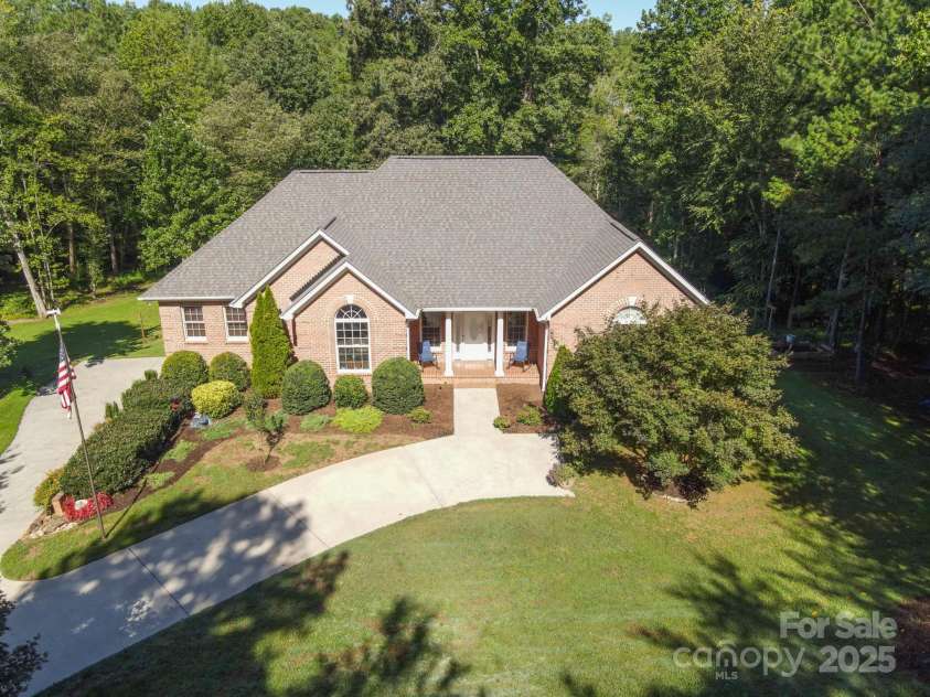 5025 Woodwinds Drive, Hickory, NC 28601.  MLS# CAR4294677, YatesRealty ID 35182. 