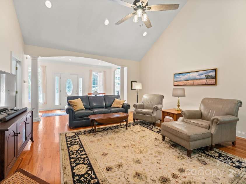 5025 Woodwinds Drive, Hickory, NC 28601.  MLS# CAR4294677, YatesRealty ID 35182. 