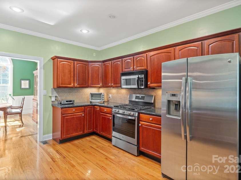 5025 Woodwinds Drive, Hickory, NC 28601.  MLS# CAR4294677, YatesRealty ID 35182. 