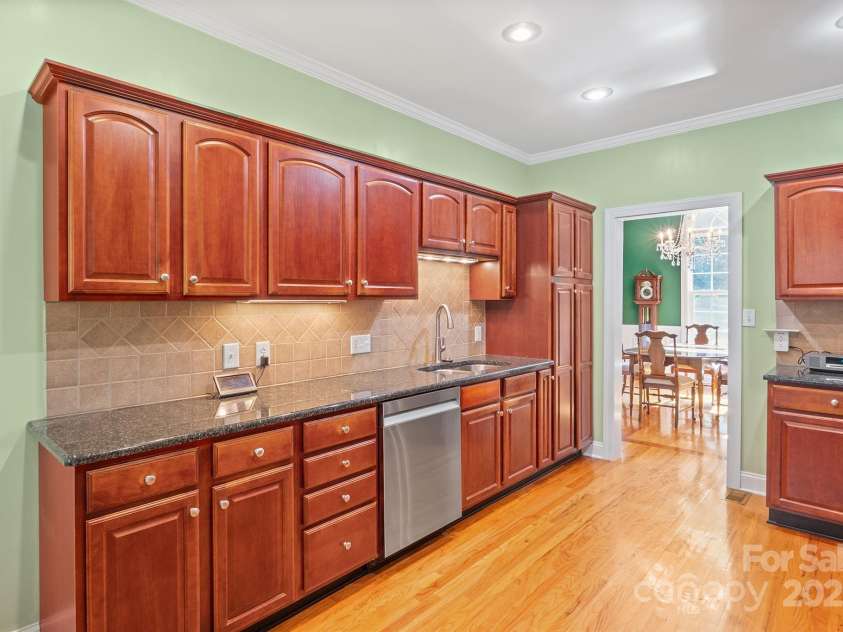 5025 Woodwinds Drive, Hickory, NC 28601.  MLS# CAR4294677, YatesRealty ID 35182. 