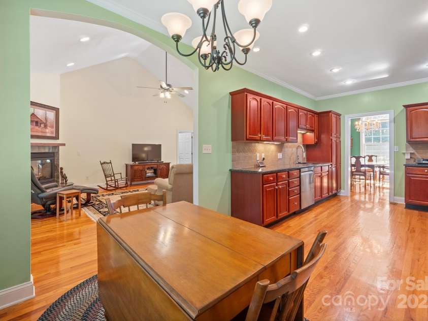 5025 Woodwinds Drive, Hickory, NC 28601.  MLS# CAR4294677, YatesRealty ID 35182. 