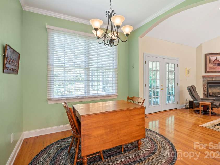 5025 Woodwinds Drive, Hickory, NC 28601.  MLS# CAR4294677, YatesRealty ID 35182. 