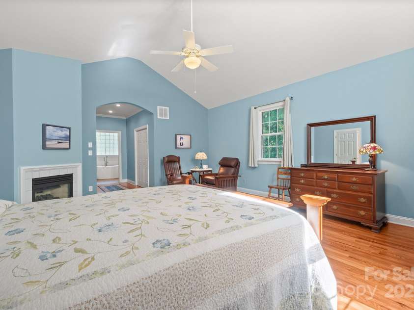 5025 Woodwinds Drive, Hickory, NC 28601.  MLS# CAR4294677, YatesRealty ID 35182. 