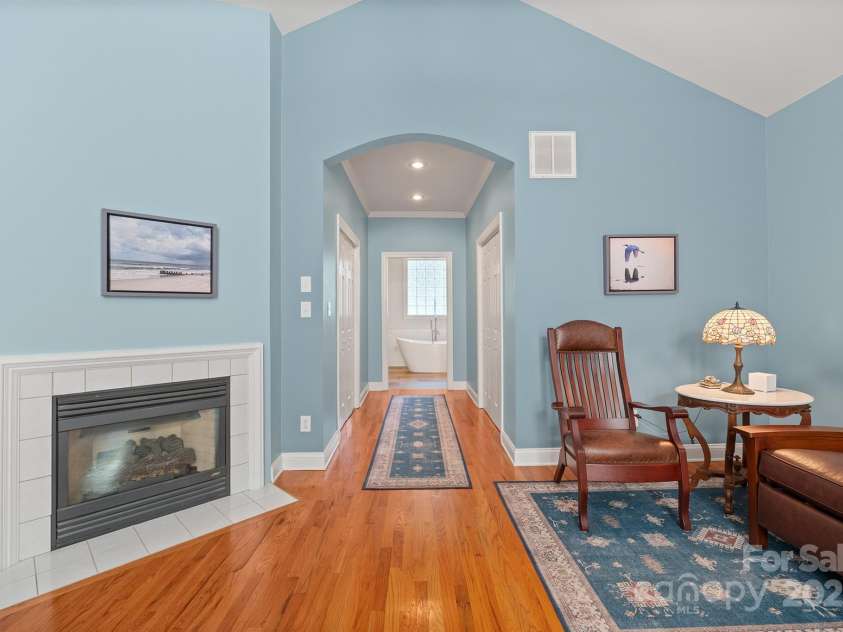 5025 Woodwinds Drive, Hickory, NC 28601.  MLS# CAR4294677, YatesRealty ID 35182. 