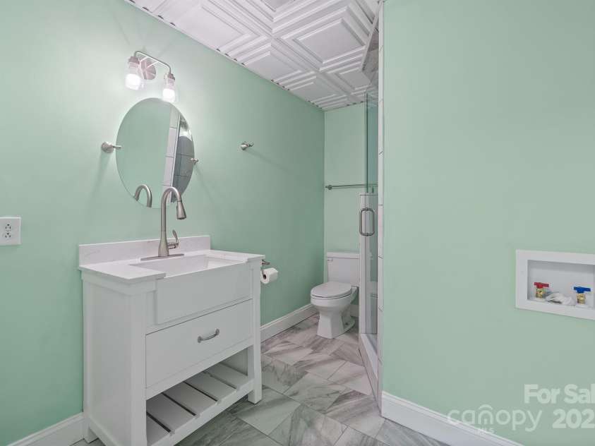5025 Woodwinds Drive, Hickory, NC 28601.  MLS# CAR4294677, YatesRealty ID 35182. 